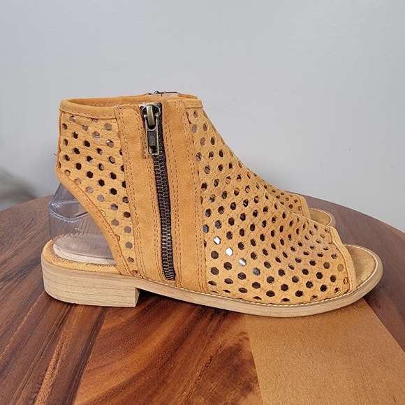 Musse & Cloud Tan Perforated Women's Ankle Boots Size 39 - Picture 6 of 17